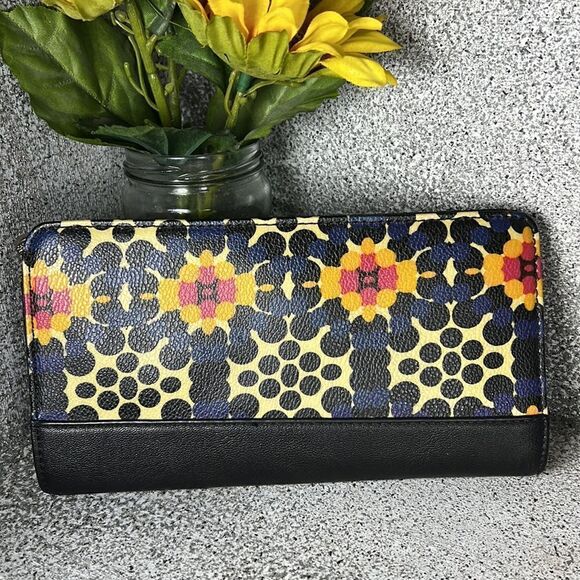 Relic Abstract Faux Vegan Leather Large Wallet Boho Hippie - Picture 3 of 6